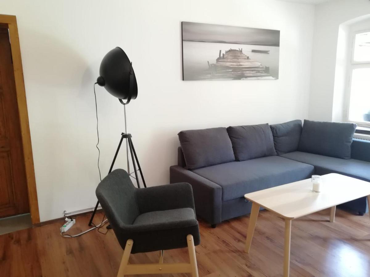 Kleine Galerie Apartment Fuer 3 Mit Kueche Kamin Netflix Parken Und Hofladen Steinhofel Exterior photo
